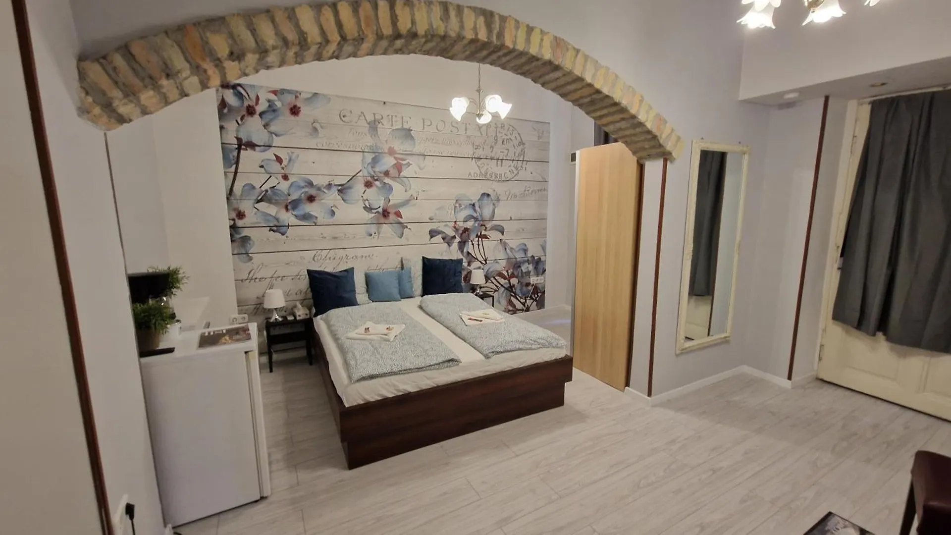 Appartement Spring Roses Downtown Boutique Hotel On The Famous Vaci Fashion Street Free Coffee, Tee Boedapest