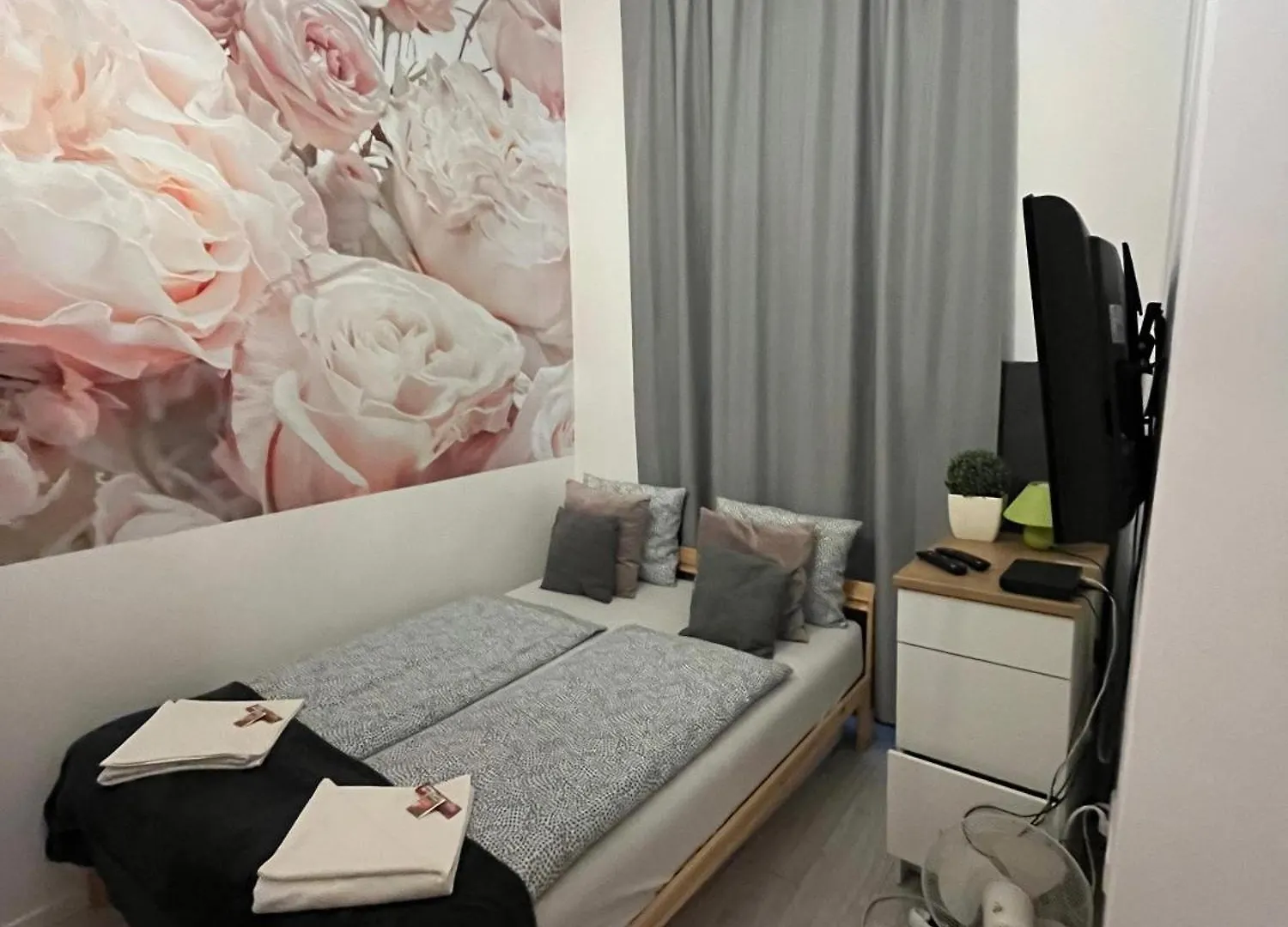 Spring Roses Downtown Boutique Hotel On The Famous Vaci Fashion Street Free Coffee, Tee Boedapest